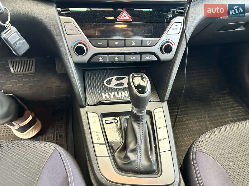 Седан Hyundai Elantra 2016 в Одессе