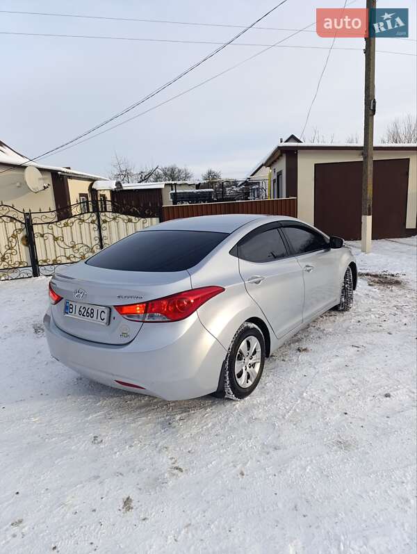 Седан Hyundai Elantra 2011 в Семенівці