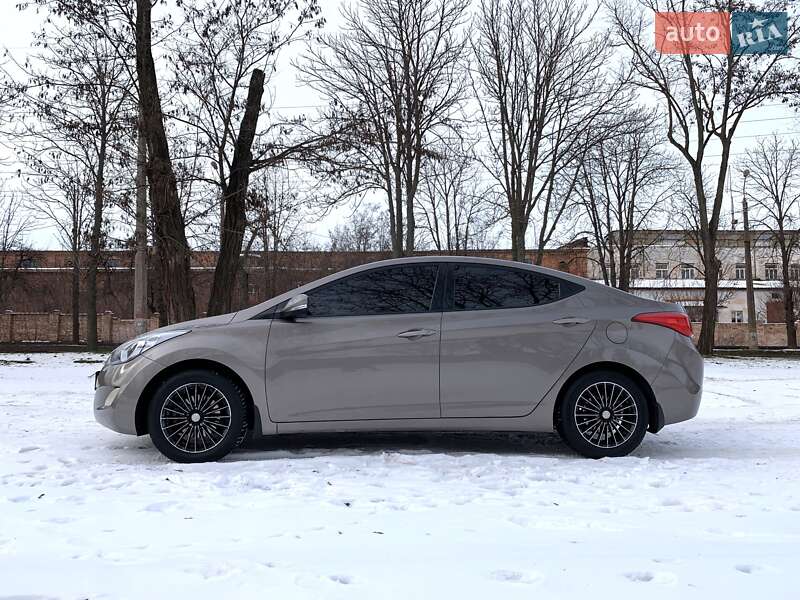 Седан Hyundai Elantra 2013 в Кривом Роге