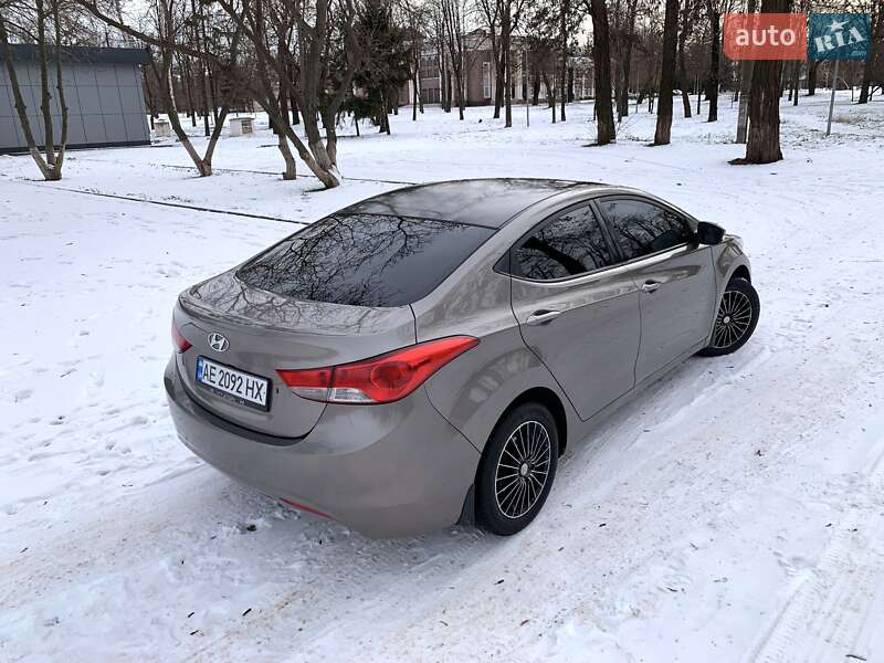 Седан Hyundai Elantra 2013 в Кривом Роге