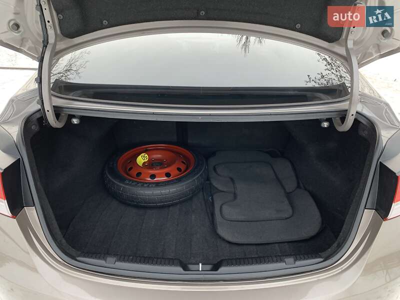 Седан Hyundai Elantra 2013 в Кривом Роге