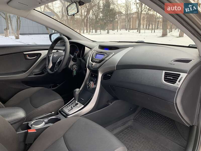Седан Hyundai Elantra 2013 в Кривом Роге