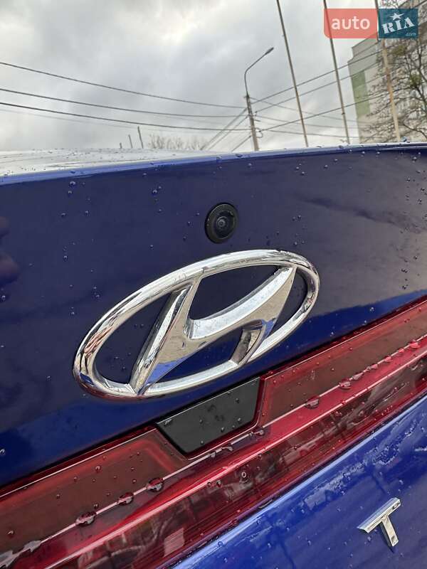 Седан Hyundai Elantra 2022 в Сумах