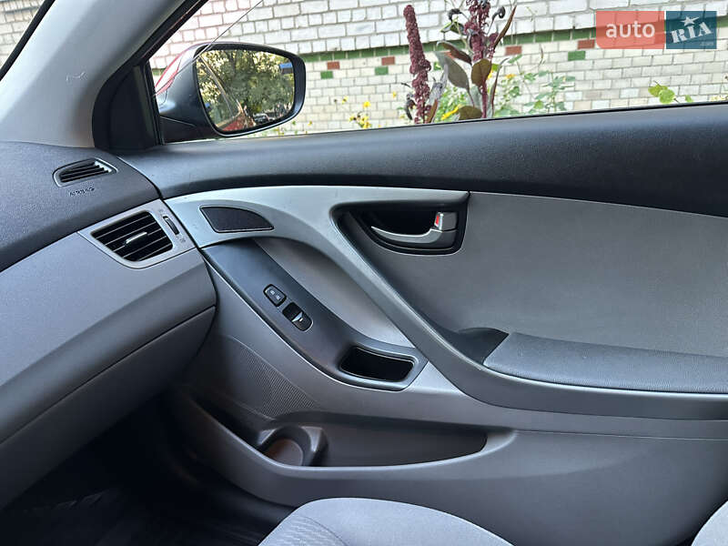 Седан Hyundai Elantra 2014 в Киеве фото 6 Седан Hyundai Elantra 2014 в Киеве