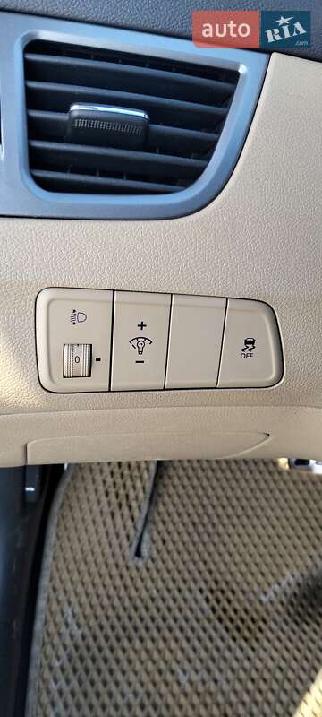 Седан Hyundai Elantra 2012 в Киеве