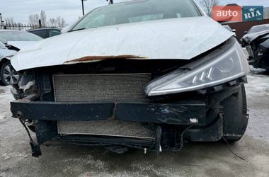 Седан Hyundai Elantra 2018 в Києві