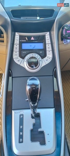 Седан Hyundai Elantra 2012 в Киеве