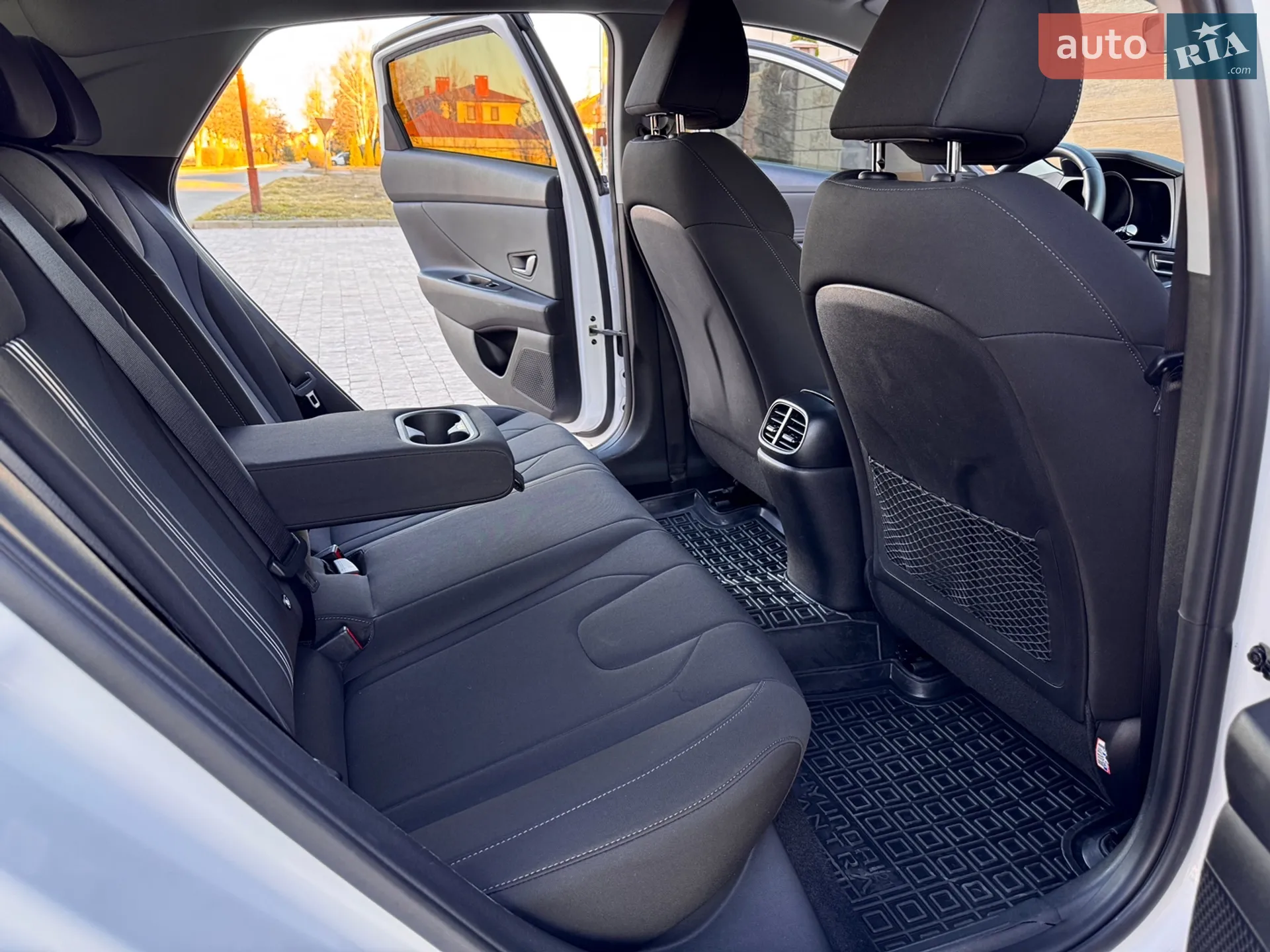 2021 Hyundai Elantra - мініатюра 36