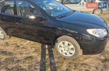 Седан Hyundai Elantra 2010 в Вараше