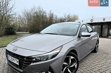 Седан Hyundai Elantra 2023 в Львові