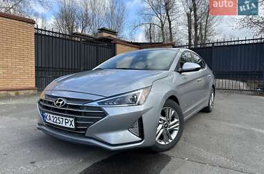 Седан Hyundai Elantra 2019 в Києві
