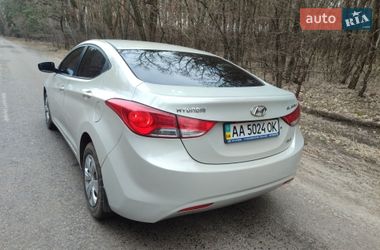 Седан Hyundai Elantra 2013 в Краснограде