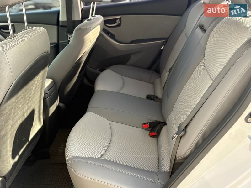 Седан Hyundai Elantra 2012 в Киеве