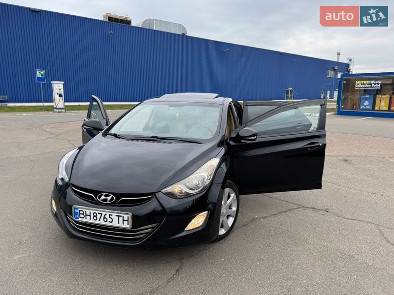 Hyundai Elantra 2012