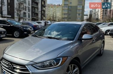 Седан Hyundai Elantra 2016 в Львові