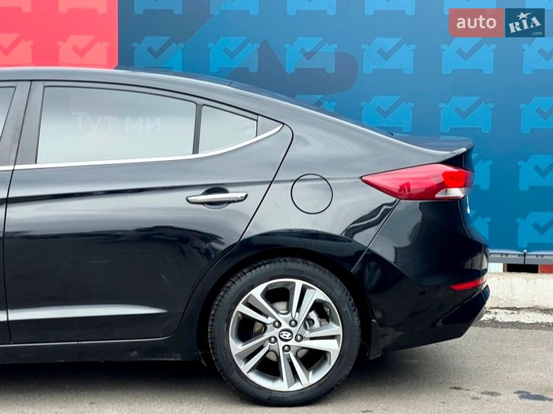 Седан Hyundai Elantra 2016 в Киеве