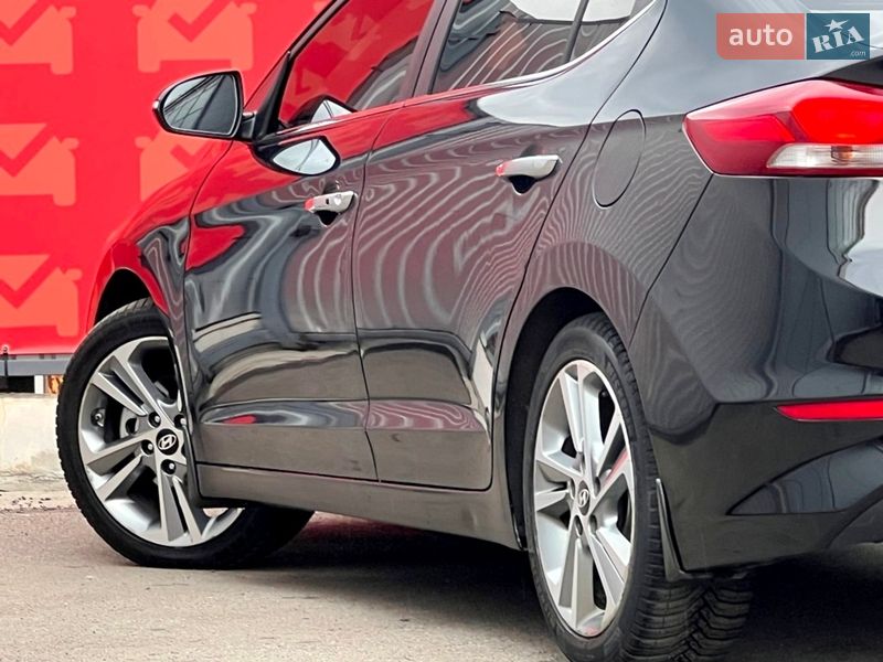 Седан Hyundai Elantra 2016 в Киеве