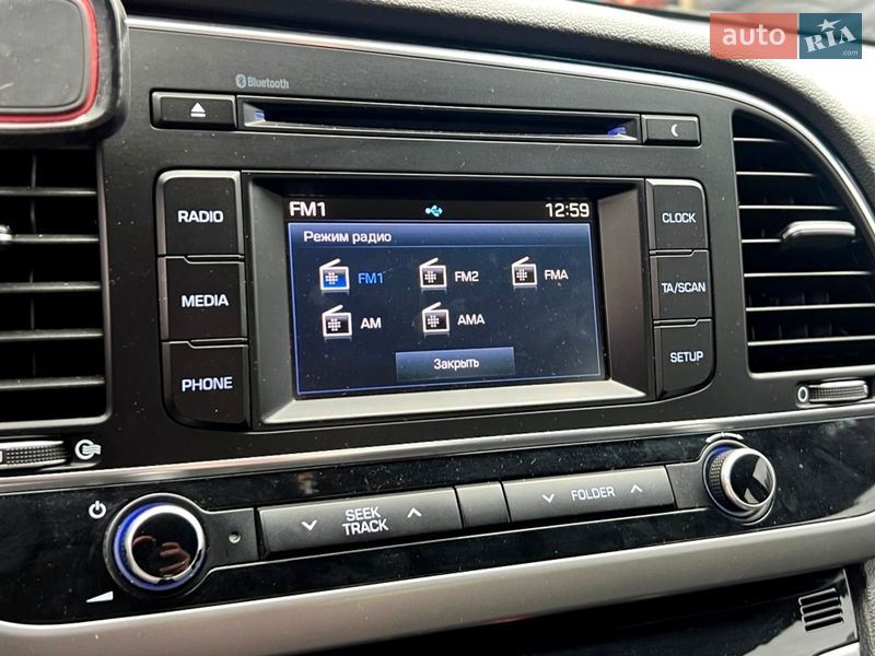 Седан Hyundai Elantra 2016 в Киеве