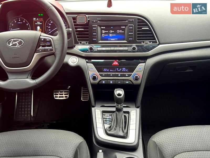 Седан Hyundai Elantra 2016 в Киеве