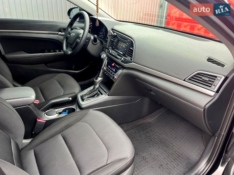 Седан Hyundai Elantra 2016 в Киеве
