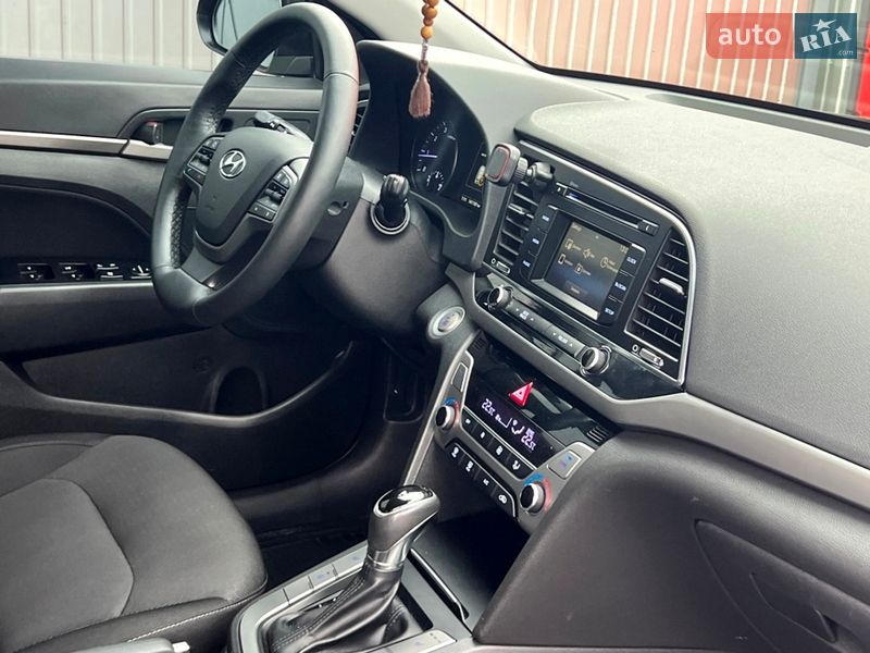 Седан Hyundai Elantra 2016 в Киеве