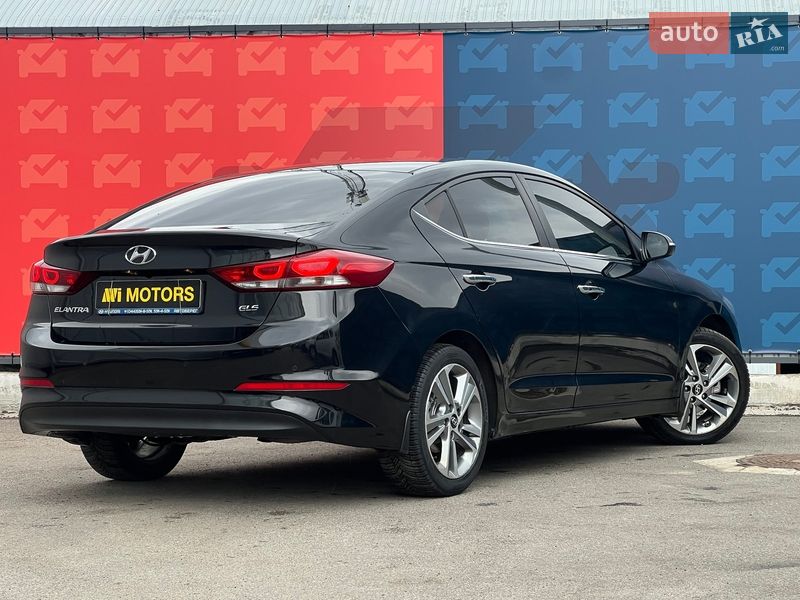 Седан Hyundai Elantra 2016 в Киеве