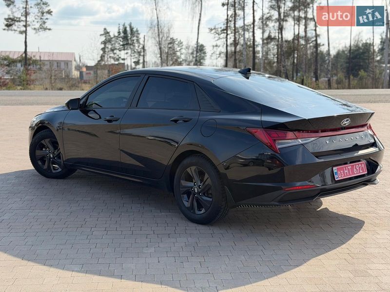 Седан Hyundai Elantra 2022 в Луцке