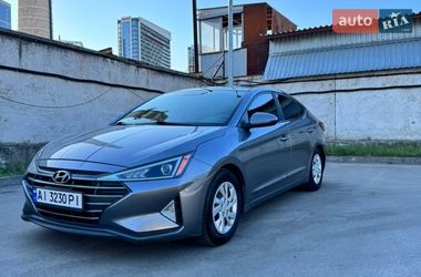 Седан Hyundai Elantra 2018 в Киеве