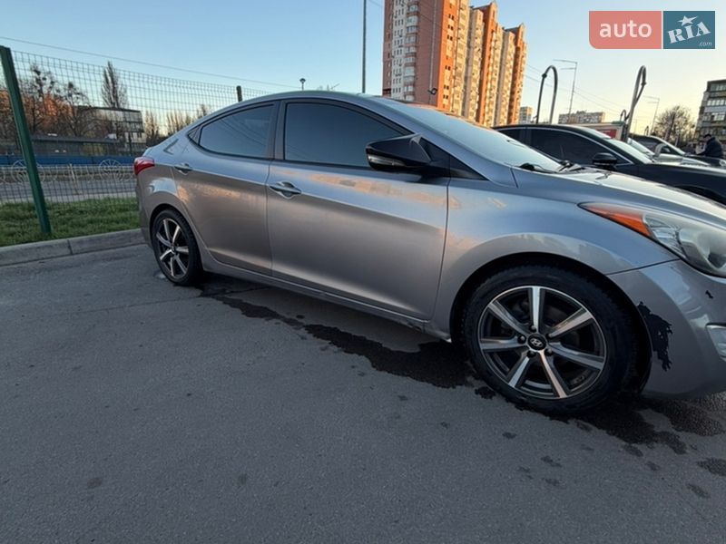 Седан Hyundai Elantra 2011 в Киеве