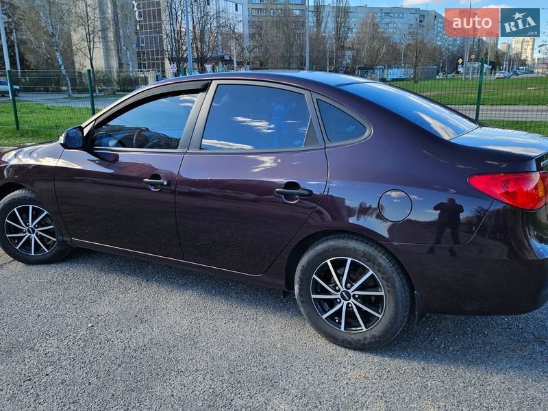 Седан Hyundai Elantra 2010 в Харькове