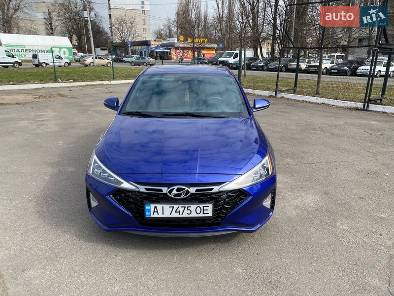Седан Hyundai Elantra 2019 в Киеве