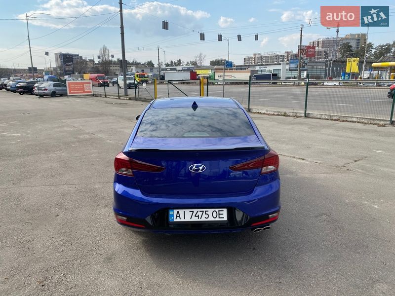 Седан Hyundai Elantra 2019 в Киеве