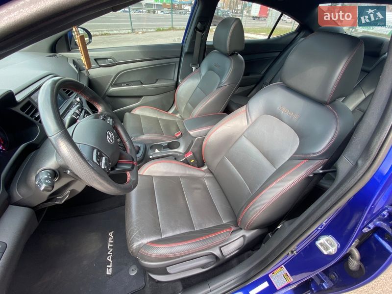 Седан Hyundai Elantra 2019 в Киеве