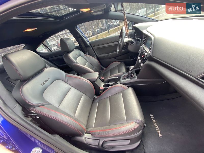Седан Hyundai Elantra 2019 в Киеве