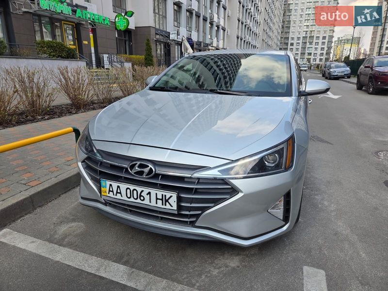 Седан Hyundai Elantra 2018 в Киеве