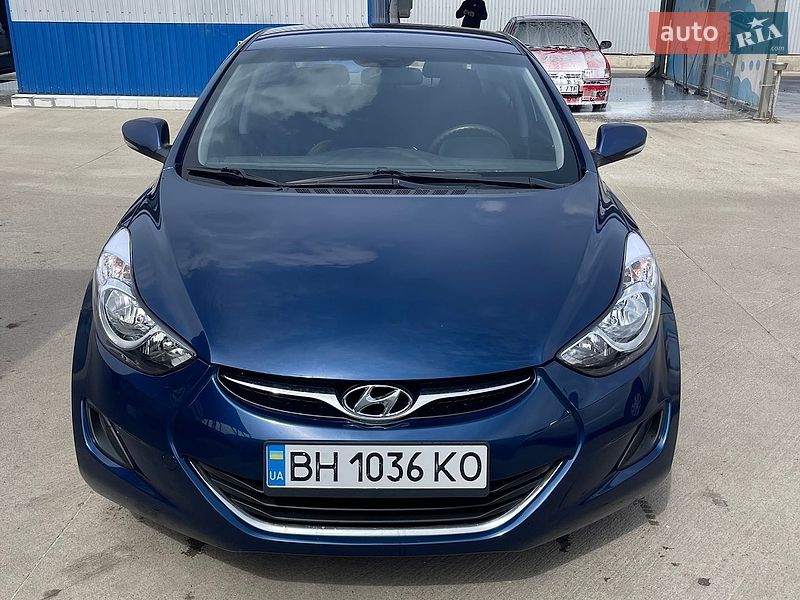 Hyundai Elantra 2012