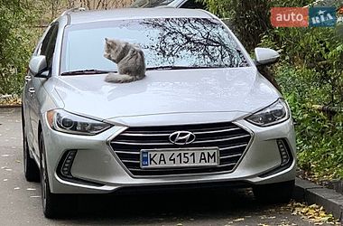 Седан Hyundai Elantra 2016 в Киеве