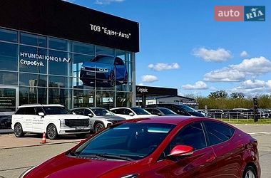 Седан Hyundai Elantra 2015 в Киеве