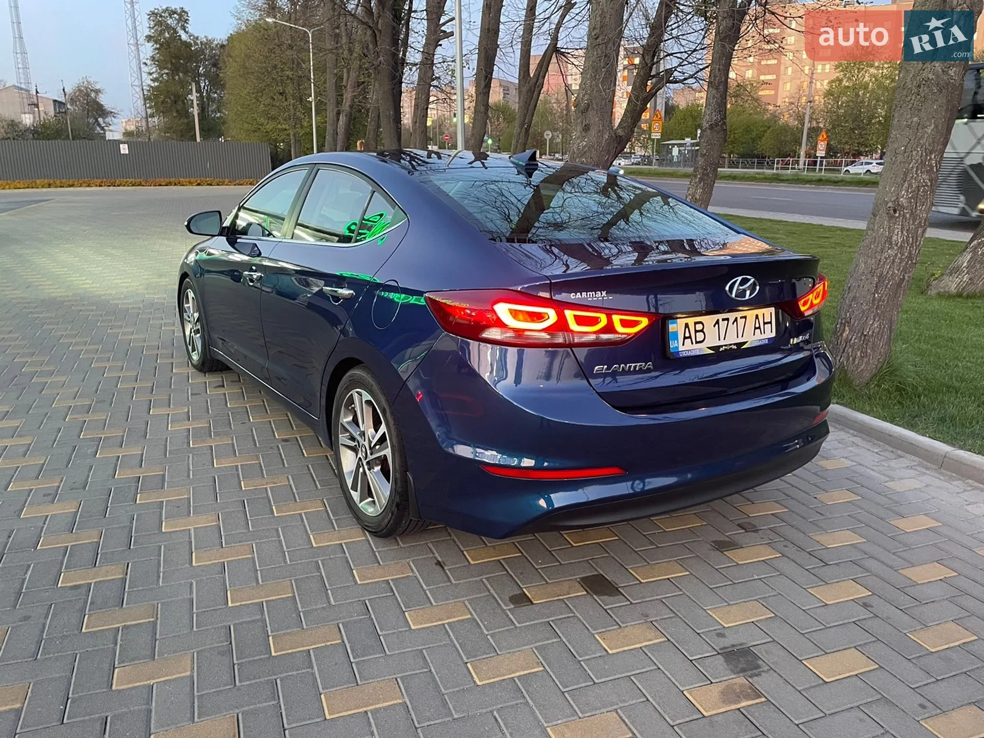 2016 Hyundai Elantra - мініатюра 8