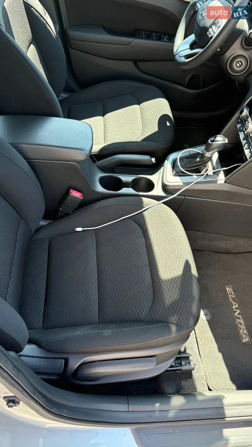 2019 Hyundai Elantra - мініатюра 13