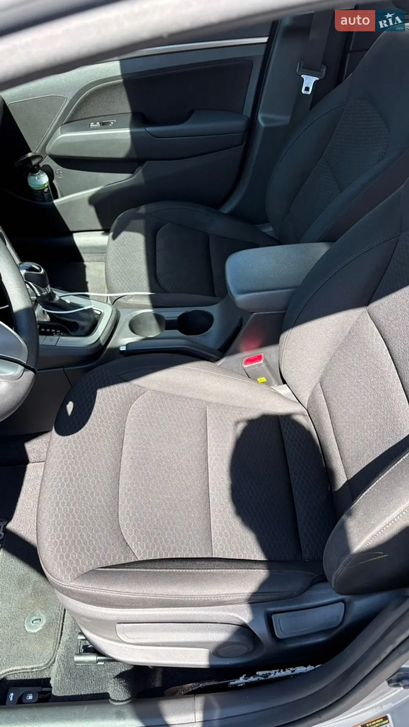 2019 Hyundai Elantra - мініатюра 12