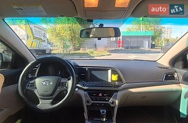 Седан Hyundai Elantra 2018 в Киеве