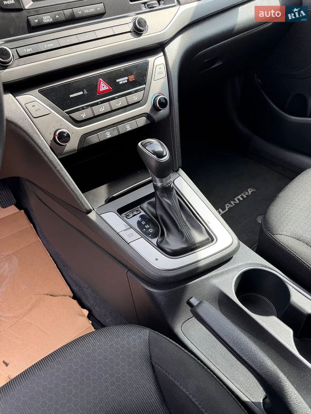 2017 Hyundai Elantra - мініатюра 18