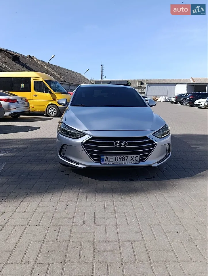 2017 Hyundai Elantra - мініатюра 12