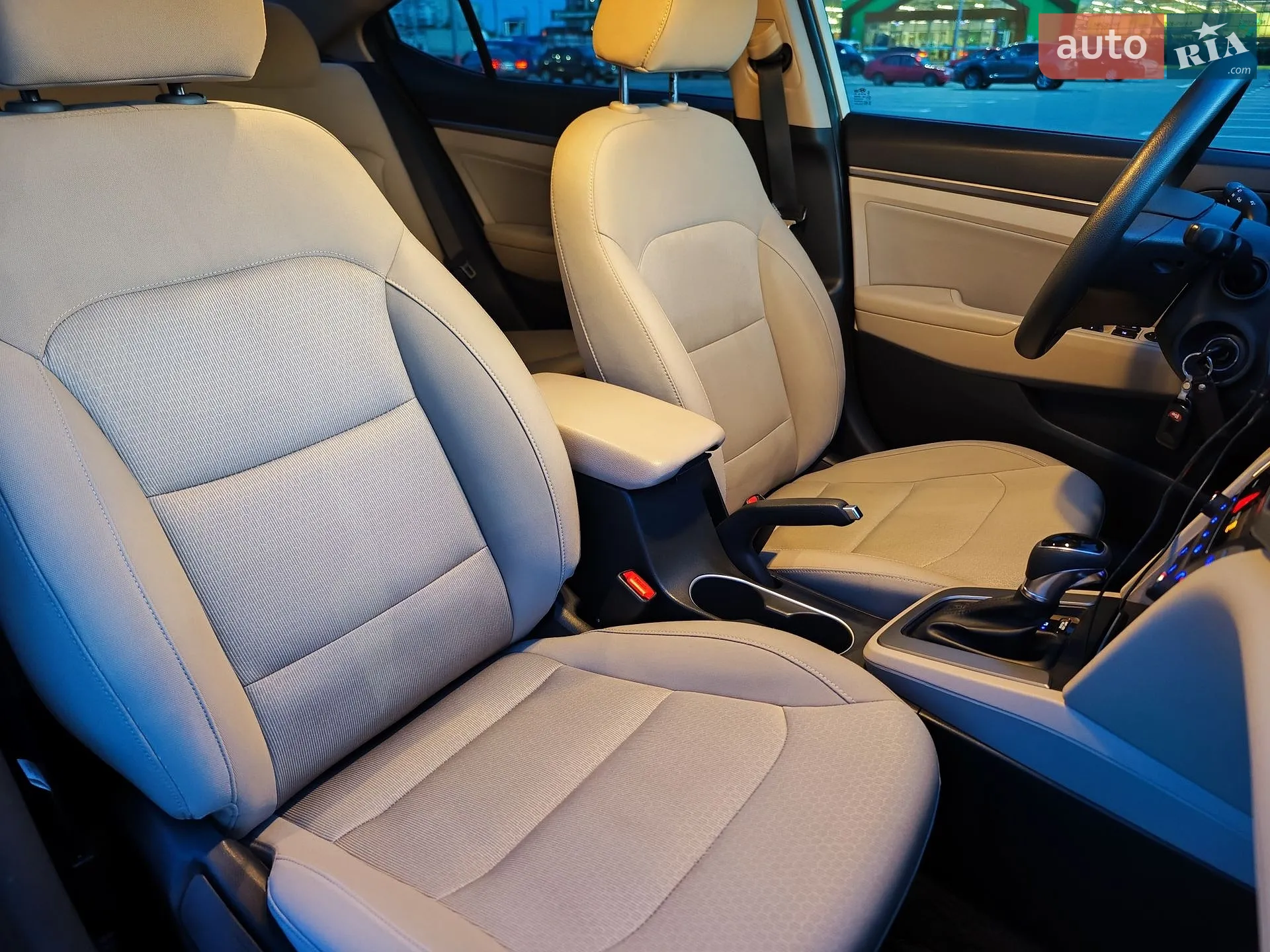 2016 Hyundai Elantra - мініатюра 19