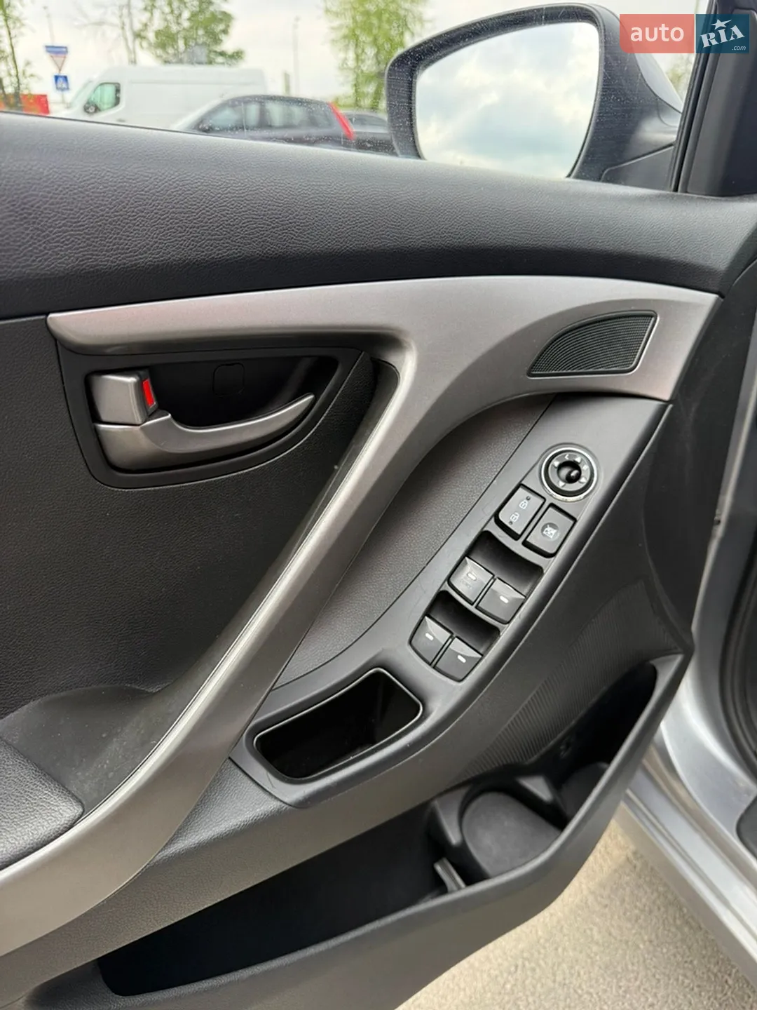 2013 Hyundai Elantra - мініатюра 16