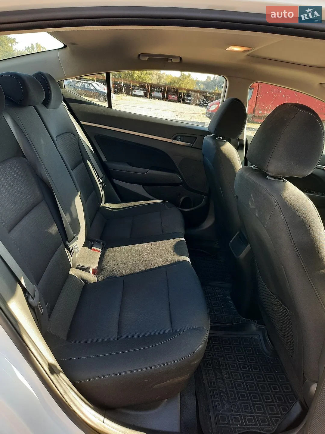 2017 Hyundai Elantra - мініатюра 4