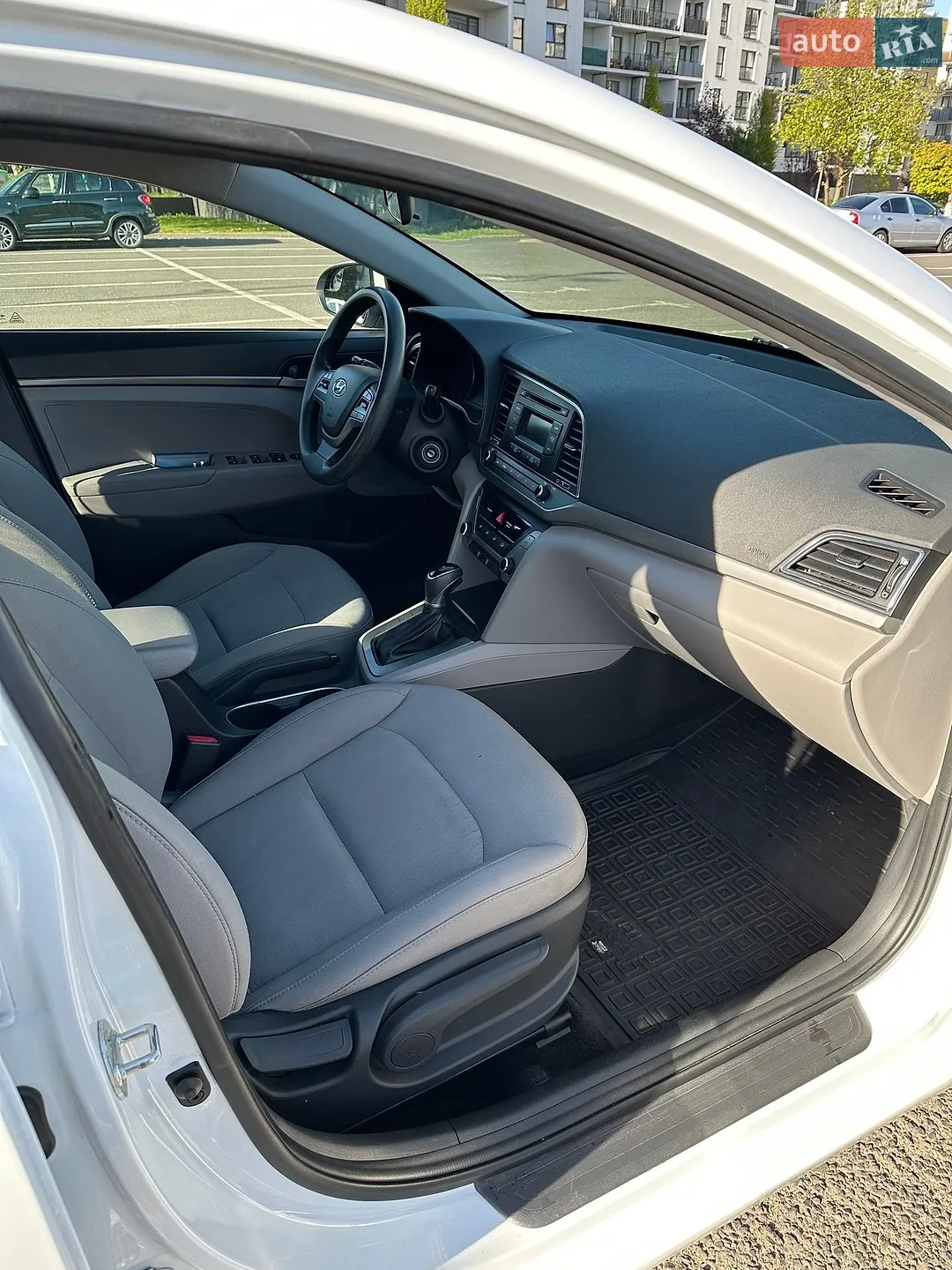 2017 Hyundai Elantra - мініатюра 10