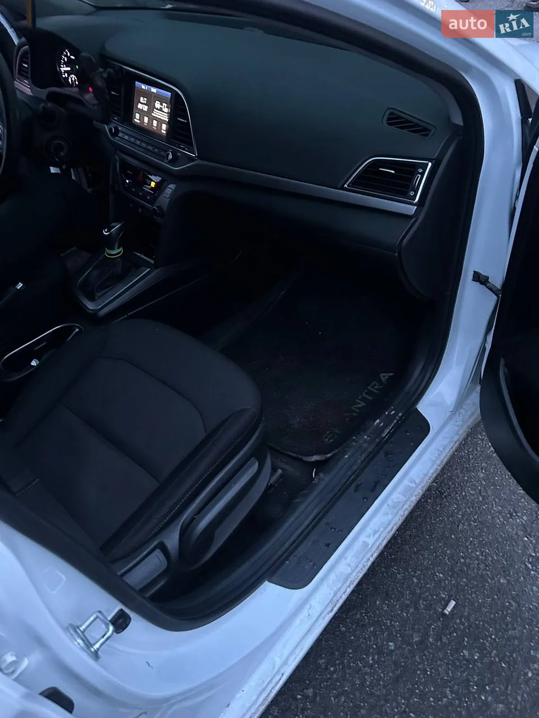 2018 Hyundai Elantra - мініатюра 8