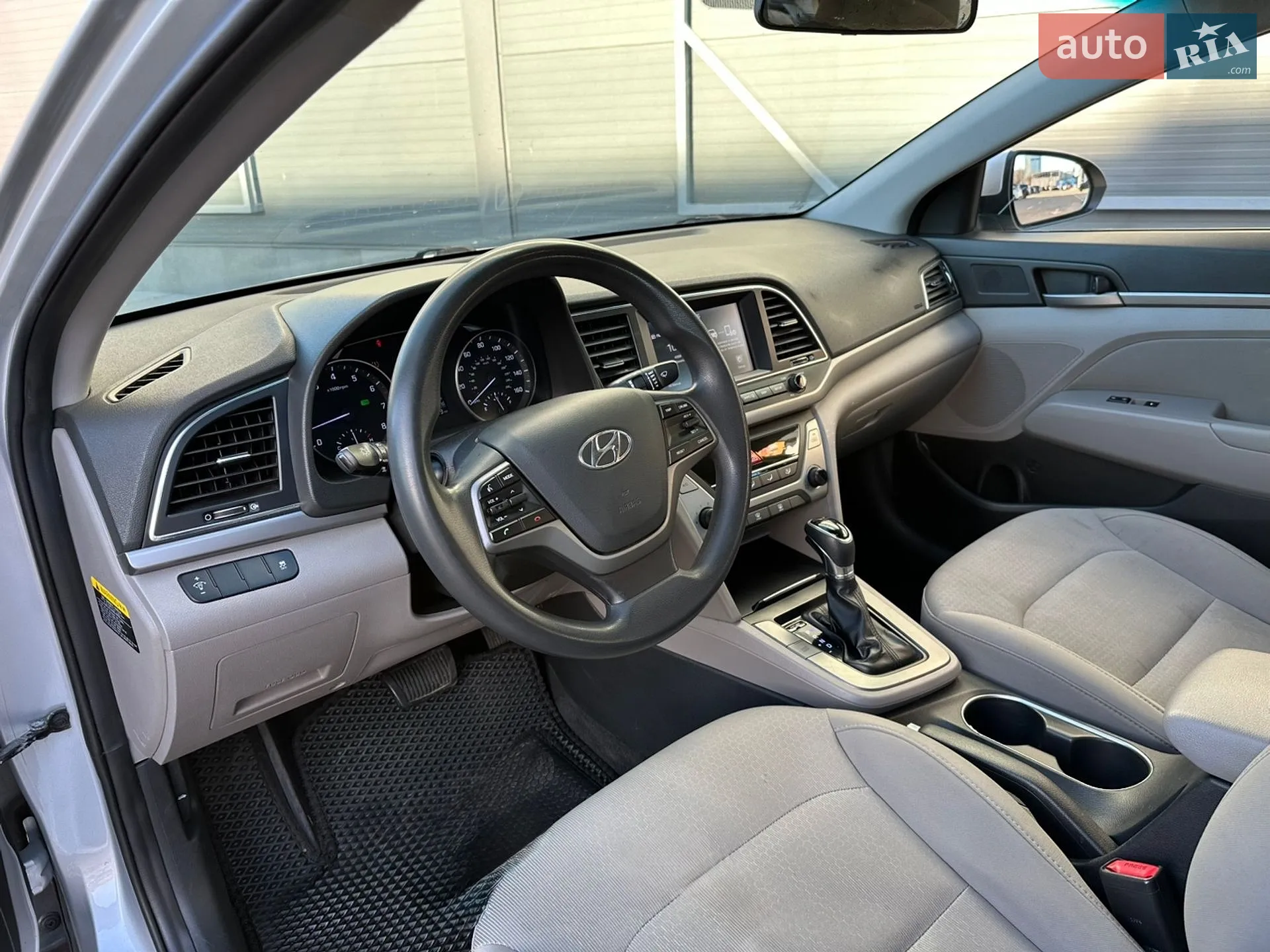 2017 Hyundai Elantra - мініатюра 18